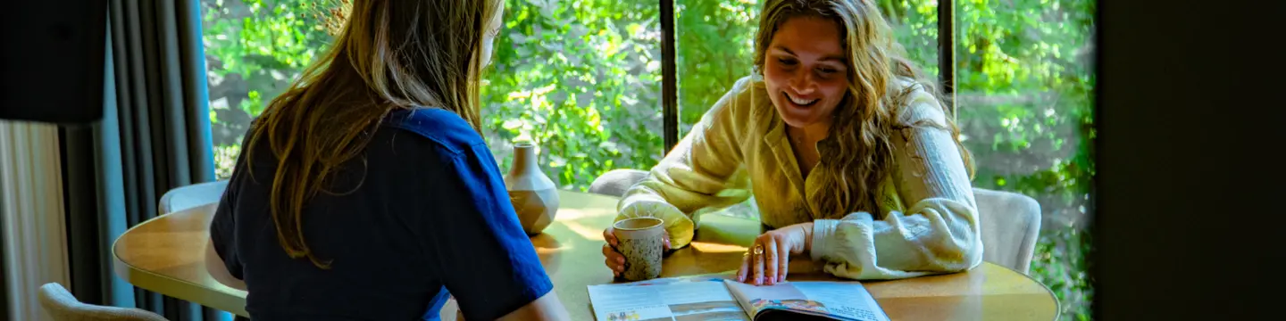 Boomhuis geversduin koffie drinken magazine vriendinnen vrouwen kletsen gezellig