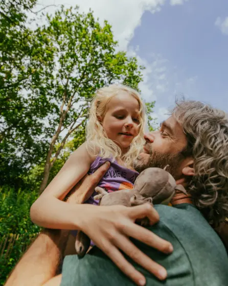 knuffelen ullie de uil papa dochter kamperen