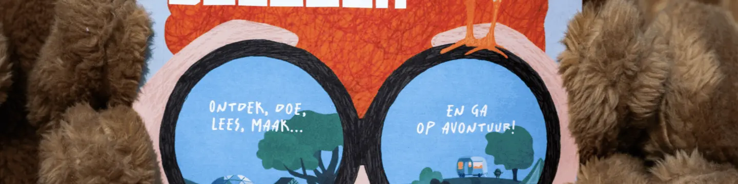 Ullie de Uil houdt het KDC doeboek vast